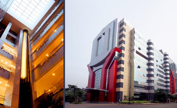 Capsule lift (left) and External Facade (right)